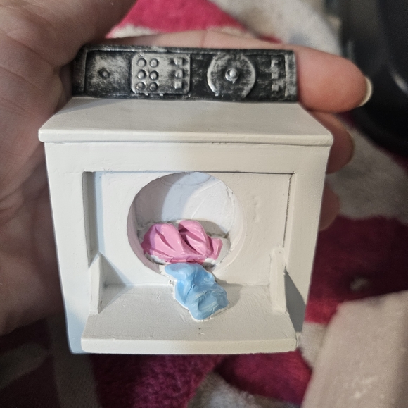 6 piece miniature hand painted laundry furnishings - Picture 7 of 8